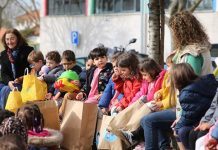 “Árvores Solidárias” entregam quatro mil brinquedos e fazem crianças felizes