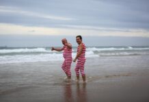 Primeiro mergulho do ano em Carcavelos