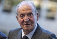 Espanha: Rei Emérito aterra no Aeródromo de Tires