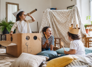 O poder do imaginário: brincar sem precisar de muito