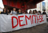 Jovens manifestam-se junto ao ME e exigem a demissão de Fernando Alexandre