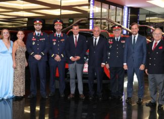 Bombeiros do Estoril recebem viatura de comando tático de 66 mil euros