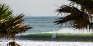Capítulo Perfeito regressa a Carcavelos com 16 surfistas à espera dos tubos ideais